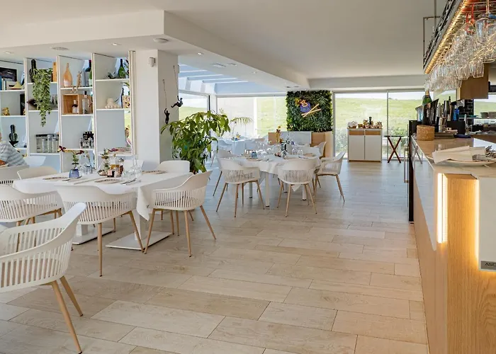 2152-Modern Apt With Private Beach